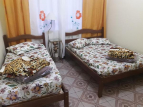 Casa Inteira a 1 Quarteirão da Basílica com garagem
